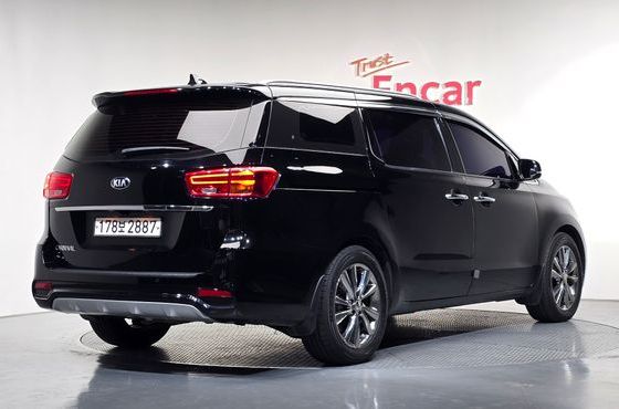 Kia Carnival 9-Seater Prstige — пробег 140 892 км — фото 2 из 5
