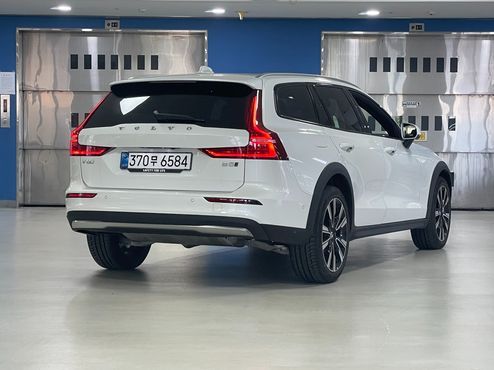 Volvo V60 B5 Ultra AWD — пробег 1 369 км — фото 2 из 5