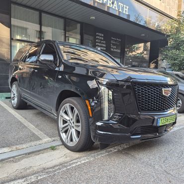 Cadillac Escalade 6.2 Sports Platinum — пробег 7 900 км — фото 1 из 5