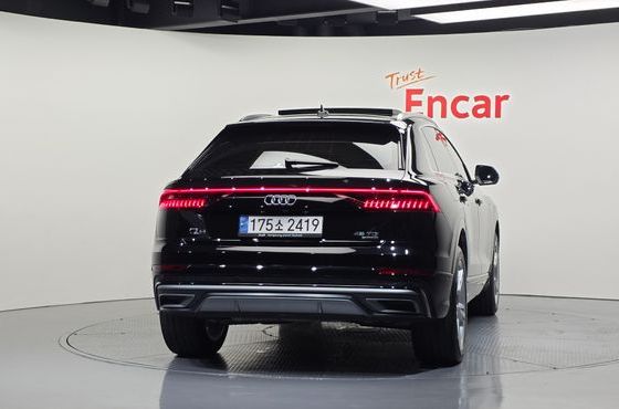 Audi Q8 45 TDI Quattro Premium — пробег 33 915 км — фото 4 из 5