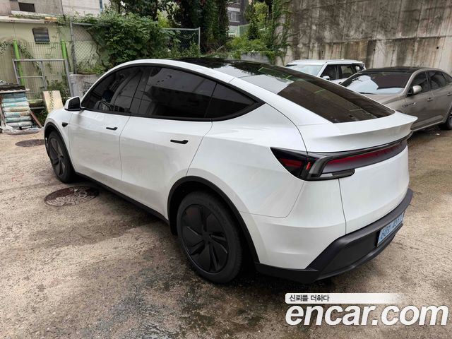 Tesla Model Y RWD — пробег 1 300 км — фото 4 из 5