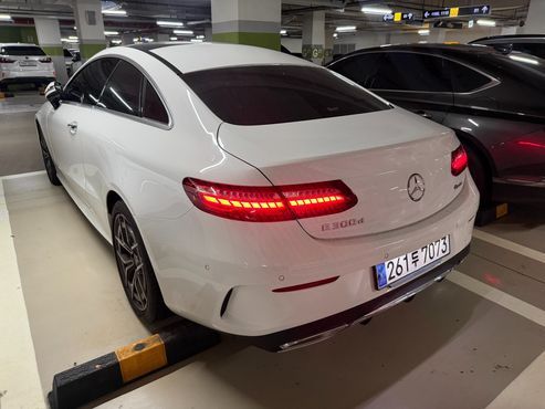 Mercedes-Benz E-Class E300d 4MATIC Coupe — пробег 6 000 км — фото 4 из 5