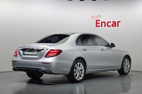 Mercedes-Benz E-Class E220d 4MATIC Exclusive — пробег 49 981 км — фото 2 из 5