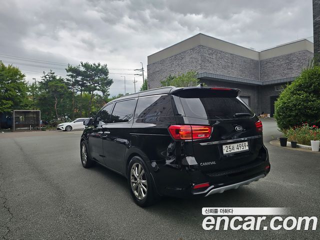 Kia Carnival из Кореи Encar