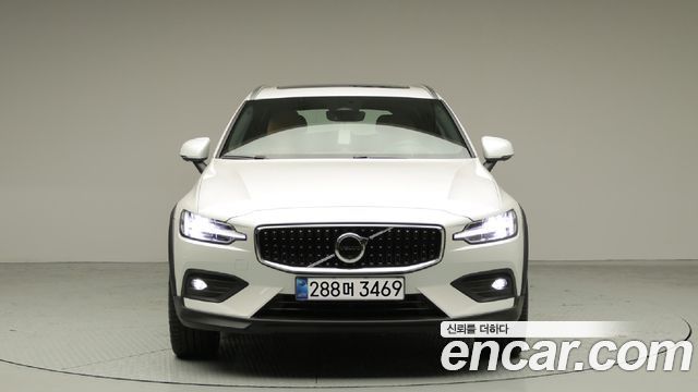Volvo V60 B5 Ultimate AWD — пробег 1 216 км — фото 2 из 5