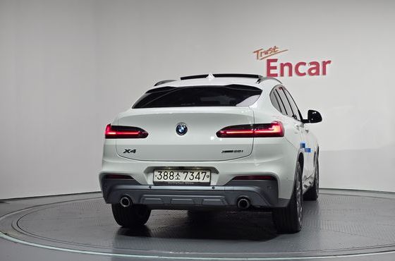 BMW X4 xDrive20i M Sport X — пробег 67 995 км — фото 4 из 5