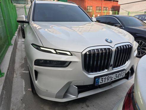 BMW X7 xDrive 40i Design Pure Excellence 6-Seater — пробег 29 500 км — фото 1 из 5
