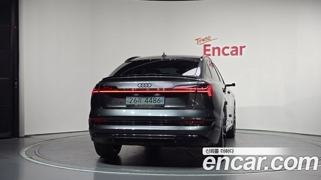Audi e-tron 55 Quattro Sportback — пробег 96 890 км — фото 4 из 5