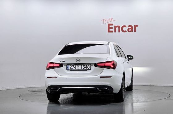 Mercedes-Benz A-Class A220 Sedan — пробег 30 958 км — фото 4 из 5