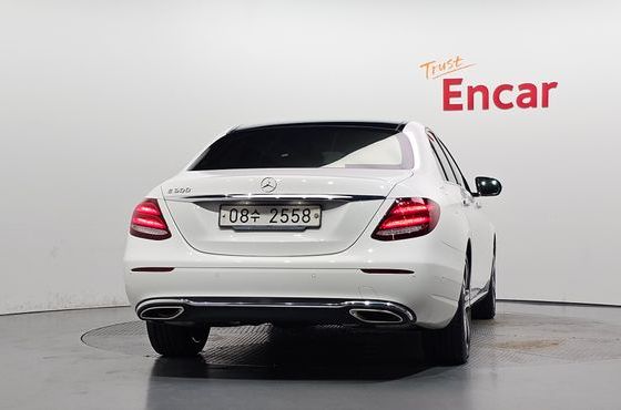 Mercedes-Benz E-Class E300 Avantgarde — пробег 80 866 км — фото 4 из 5