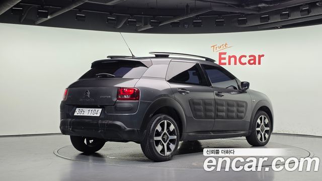 Citroen-DS C4 CACTUS 1.6 BlueHDi Shine — пробег 90 967 км — фото 2 из 5