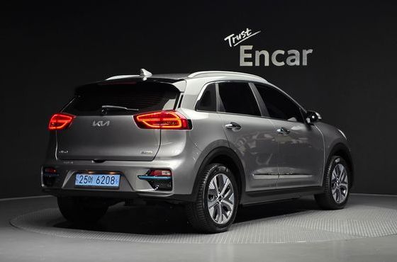 Kia Niro Prestige — пробег 88 617 км — фото 2 из 5