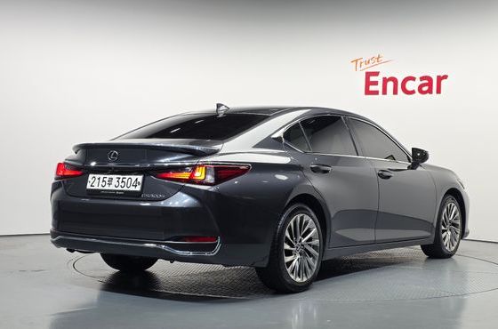 Lexus ES Luxury Plus — пробег 80 644 км — фото 2 из 5