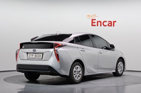 Toyota Prius 1.8 E — пробег 146 358 км — фото 2 из 5