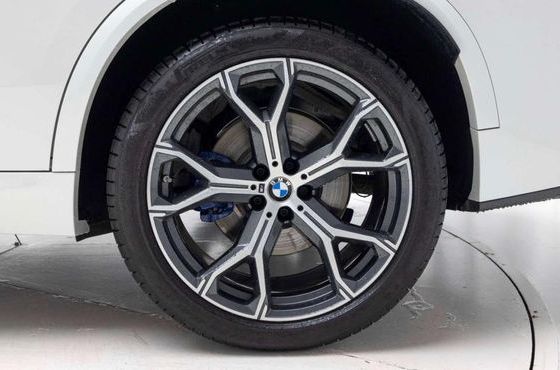 BMW X5 xDrive 40i M Sport — пробег 10 100 км — фото 5 из 5