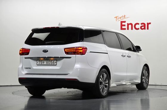 Kia Carnival 11-Seater Deluxe — пробег 189 121 км — фото 2 из 5