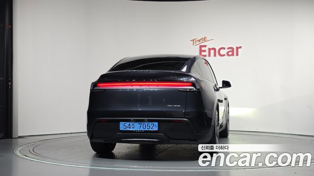 Tesla Model Y Premium Long Range AWD — пробег 13 770 км — фото 4 из 5