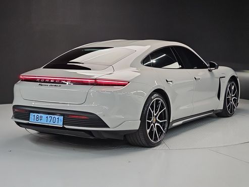 Porsche Taycan Base — пробег 34 472 км — фото 3 из 5