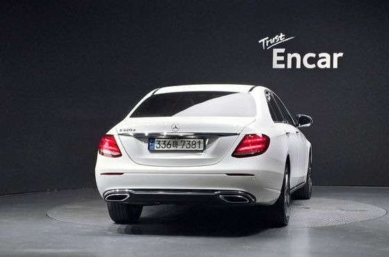 Mercedes-Benz E-Class E220d Avantgarde — пробег 116 297 км — фото 4 из 5