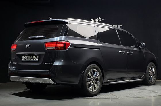 Kia Carnival 7-seater Limousine VIP — пробег 97 097 км — фото 2 из 5