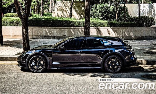 Porsche Taycan Turbo Cross Turismo — пробег 7 600 км — фото 2 из 5