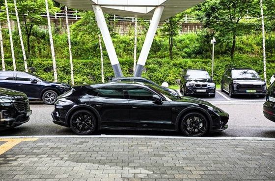 Porsche Taycan Turbo Cross Turismo — пробег 7 600 км — фото 3 из 5