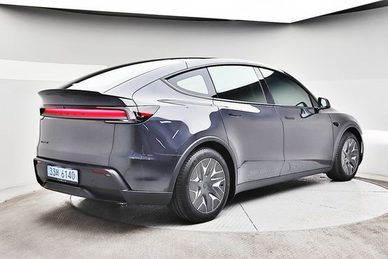 Tesla Model Y L Long Range AWD — пробег 1 865 км — фото 2 из 5