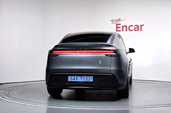 Tesla Model Y Premium Long Range AWD — пробег 1 682 км — фото 4 из 5