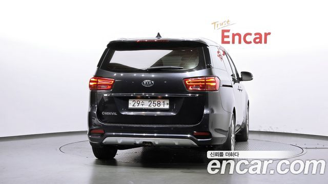 Kia Carnival из Кореи Encar