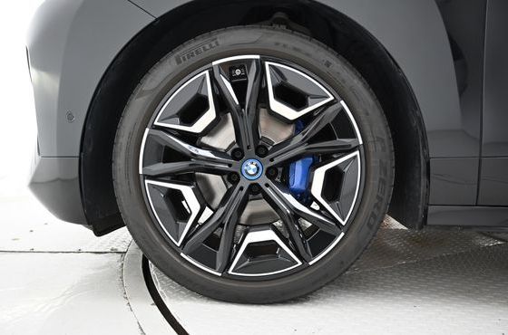 BMW iX xDrive40 First Edition — пробег 40 025 км — фото 5 из 5