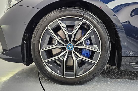 BMW i5 eDrive 40 M Sport — пробег 78 110 км — фото 5 из 5