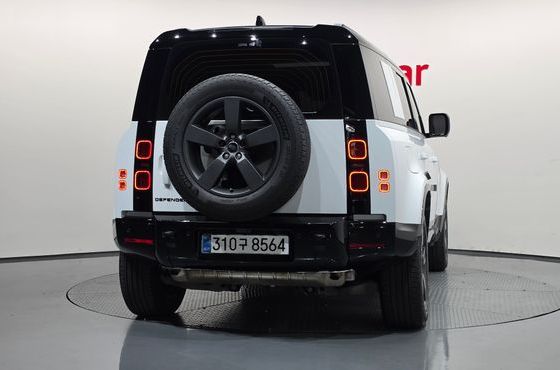 Land Rover Defender 110 P300 X-Dynamic SE — пробег 20 060 км — фото 4 из 5