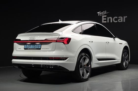 Audi e-tron 55 Quattro Sportback — пробег 30 520 км — фото 2 из 5