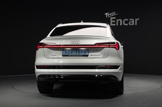 Audi e-tron 55 Quattro Sportback — пробег 30 520 км — фото 4 из 5