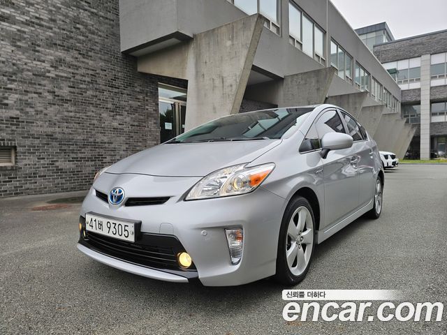 Toyota Prius 1.8 M — пробег 94 000 км — фото 1 из 5