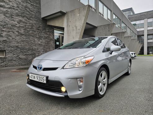 Toyota Prius 1.8 M — пробег 94 000 км — фото 1 из 5