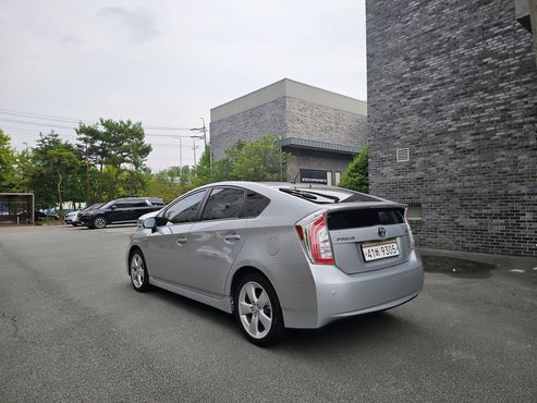 Toyota Prius 1.8 M — пробег 94 000 км — фото 3 из 5