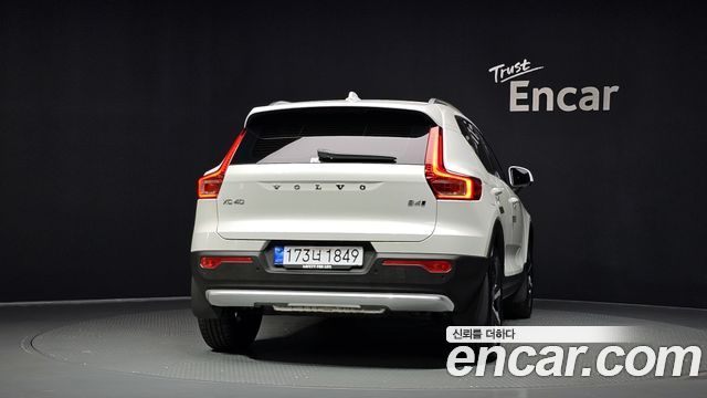 Volvo XC40 B4 Ultra Bright — пробег 281 км — фото 4 из 5
