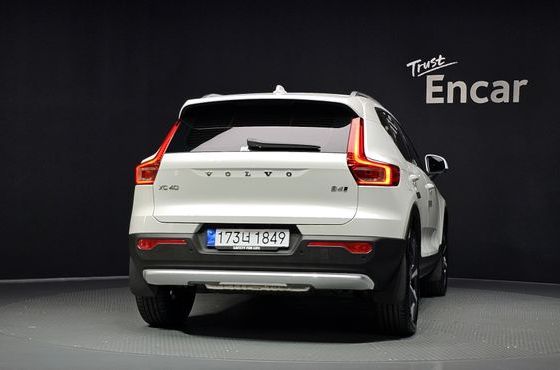 Volvo XC40 B4 Ultra Bright — пробег 281 км — фото 4 из 5