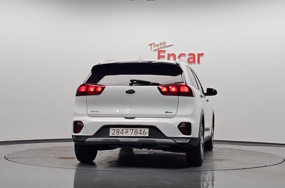 Kia Niro 1.6 HEV Luxury — пробег 32 422 км — фото 4 из 5