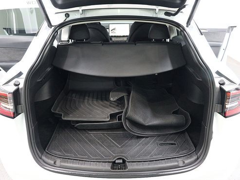 Tesla Model Y RWD — пробег 59 251 км — фото 5 из 5
