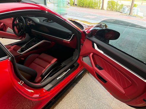 Porsche 911 Carrera 4 GTS — пробег 1 800 км — фото 4 из 5