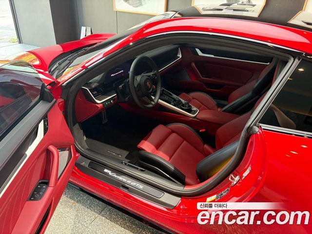 Porsche 911 Carrera 4 GTS — пробег 1 800 км — фото 5 из 5