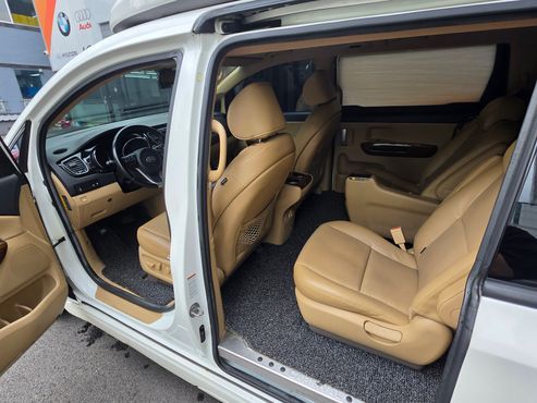 Kia Carnival 9-seater Hi-Limousine Prestige — пробег 150 669 км — фото 4 из 5