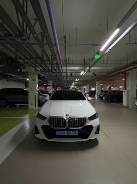 BMW i5 eDrive 40 M Sport — пробег 20 000 км — фото 1 из 5