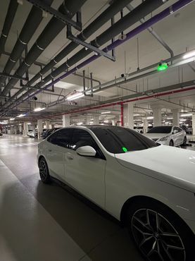 BMW i5 eDrive 40 M Sport — пробег 20 000 км — фото 3 из 5