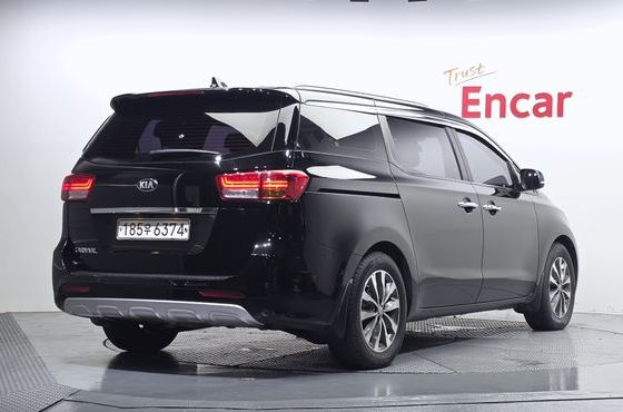 Kia Carnival 9-seater Luxury — пробег 102 115 км — фото 2 из 5