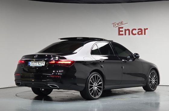 Mercedes-Benz E-Class E350 4MATIC AMG Line — пробег 60 285 км — фото 2 из 5