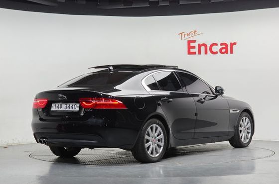 Jaguar XE 20d Prestige — пробег 89 868 км — фото 2 из 5