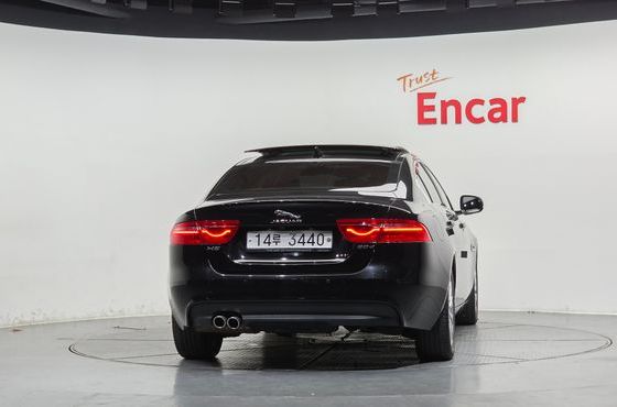 Jaguar XE 20d Prestige — пробег 89 868 км — фото 4 из 5
